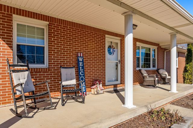 1069 McGregor Ln, Cookeville, TN 38501