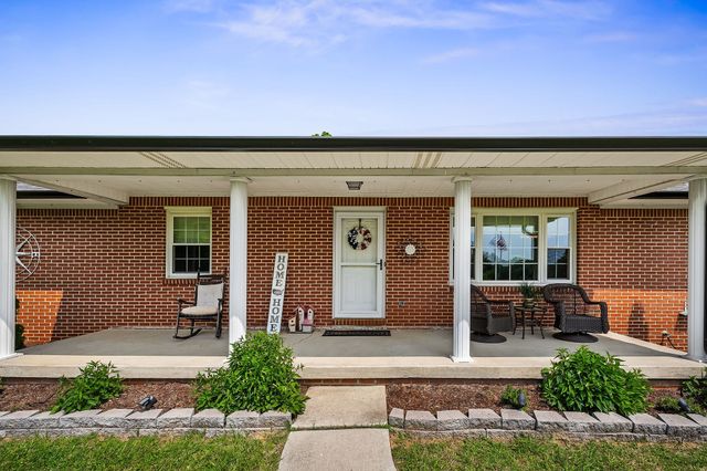 1069 McGregor Ln, Cookeville, TN 38501