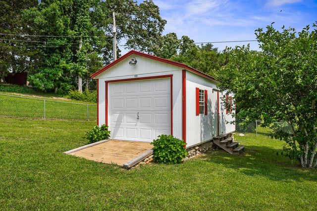 1069 McGregor Ln, Cookeville, TN 38501