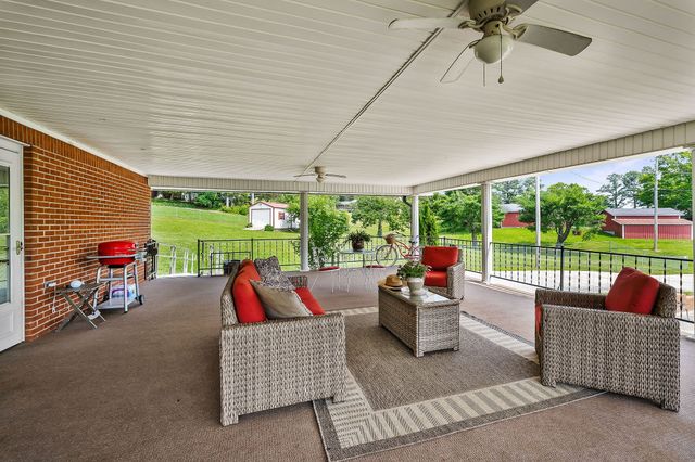 1069 McGregor Ln, Cookeville, TN 38501