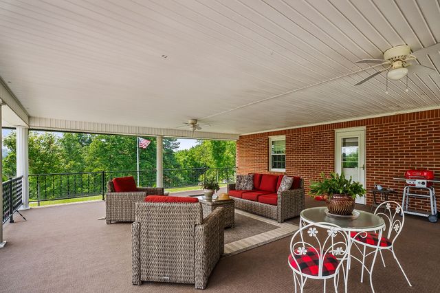1069 McGregor Ln, Cookeville, TN 38501