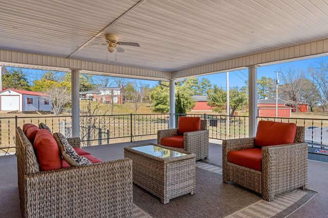 1069 McGregor Ln, Cookeville, TN 38501