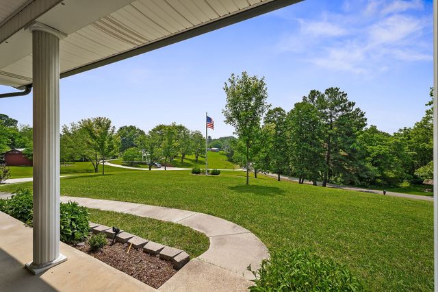 1069 McGregor Ln, Cookeville, TN 38501