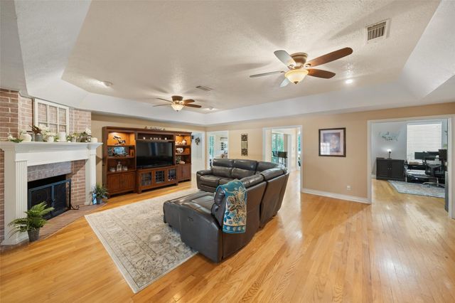 403 Westbrook Street, Pinehurst, TX 77362