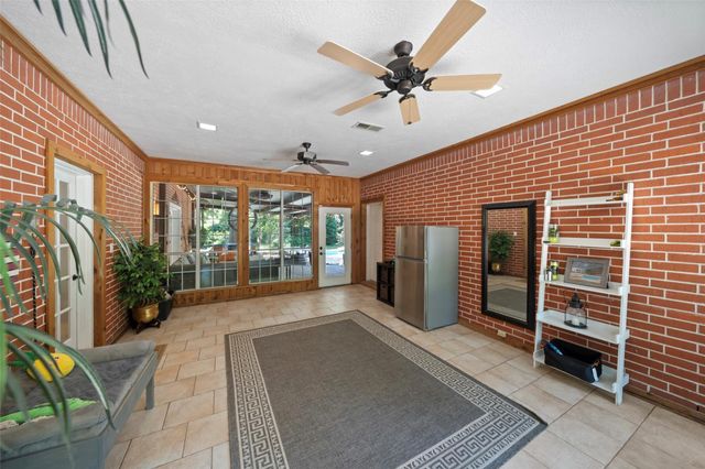 403 Westbrook Street, Pinehurst, TX 77362