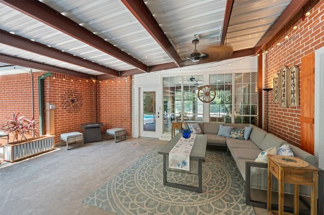 403 Westbrook Street, Pinehurst, TX 77362
