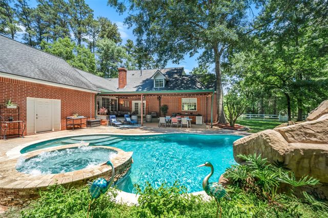403 Westbrook Street, Pinehurst, TX 77362