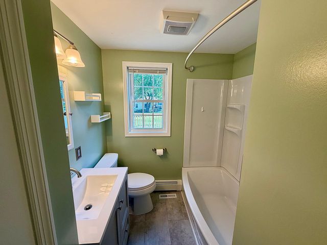 66 Greaney St, Springfield, MA 01104