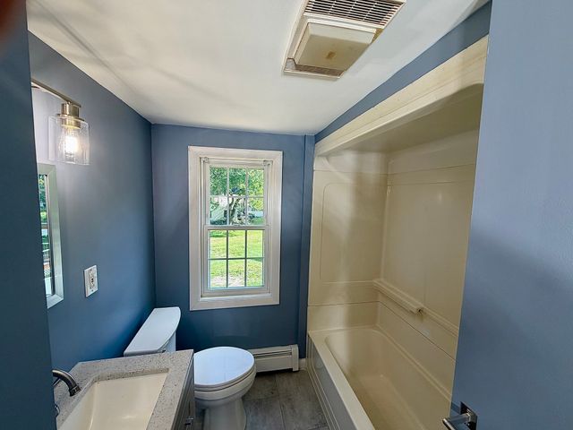 66 Greaney St, Springfield, MA 01104