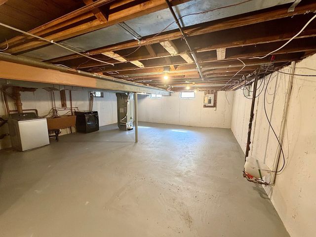 66 Greaney St, Springfield, MA 01104