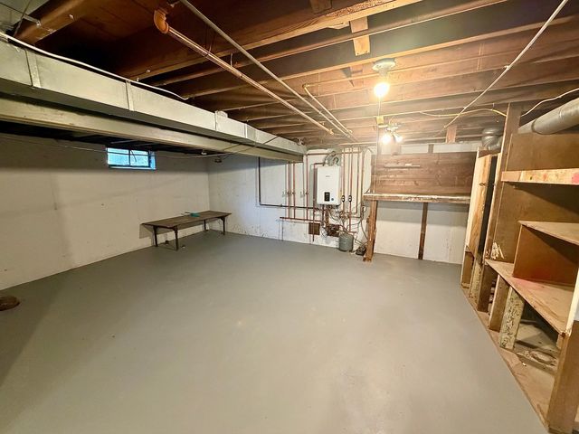 66 Greaney St, Springfield, MA 01104