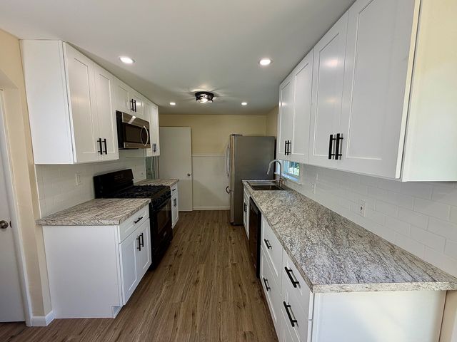 66 Greaney St, Springfield, MA 01104