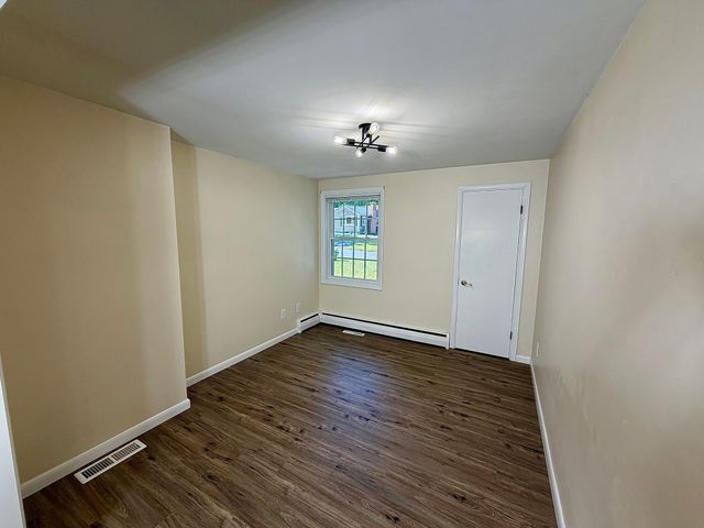 66 Greaney St, Springfield, MA 01104