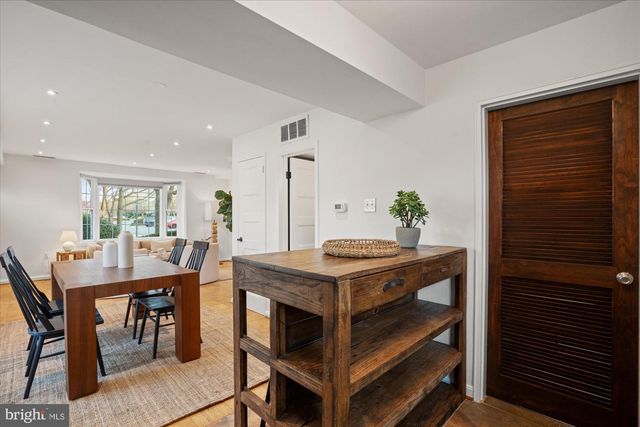 3827 INGALLS AVE, Alexandria, VA 22302