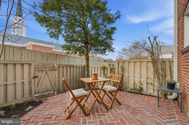 3827 INGALLS AVE, Alexandria, VA 22302