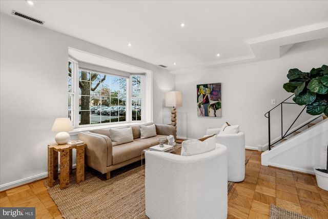 3827 INGALLS AVE, Alexandria, VA 22302