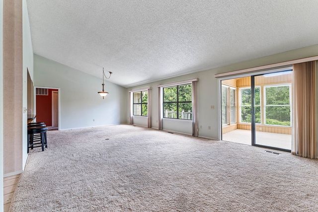 6 Kirkcaldy Drive, Bella Vista, AR 72715