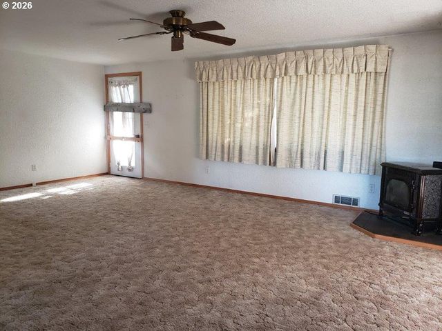 813 COUCH Ave, Wallowa, OR 97885