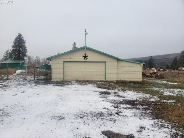 813 COUCH Ave, Wallowa, OR 97885