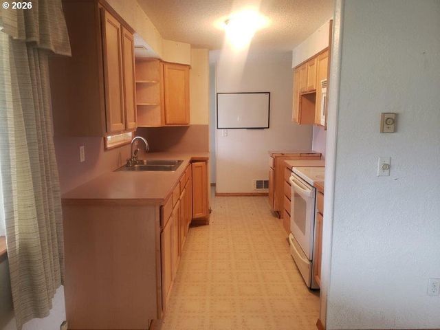 813 COUCH Ave, Wallowa, OR 97885