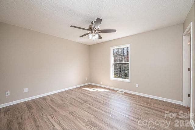 1337 Gallatin Lane, Hudson, NC 28638