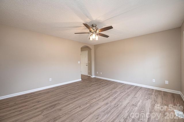 1337 Gallatin Lane, Hudson, NC 28638