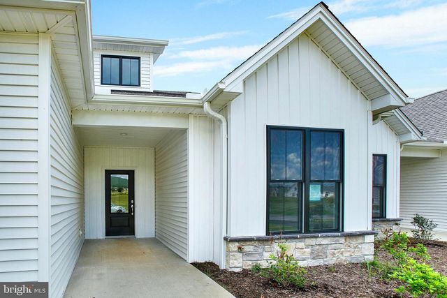 7688 THRUSH LN, Fayetteville, PA 17222