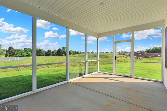 7688 THRUSH LN, Fayetteville, PA 17222