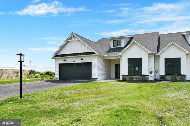 7688 THRUSH LN, Fayetteville, PA 17222