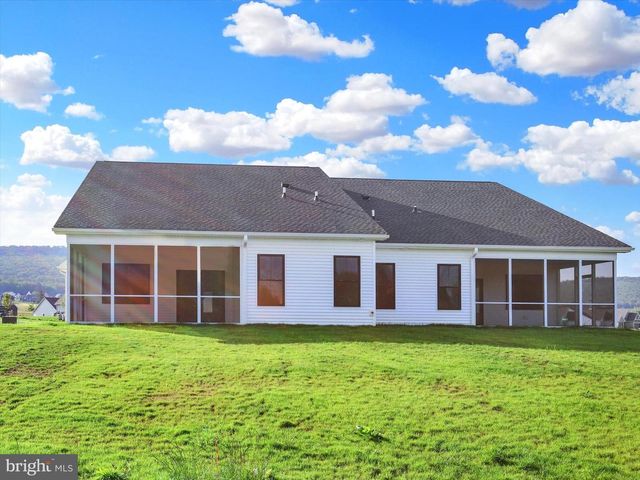 7688 THRUSH LN, Fayetteville, PA 17222