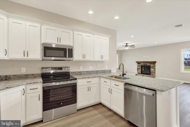 7688 THRUSH LN, Fayetteville, PA 17222