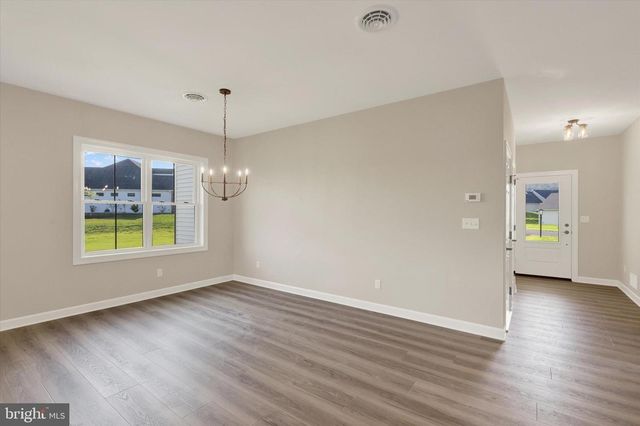 7688 THRUSH LN, Fayetteville, PA 17222