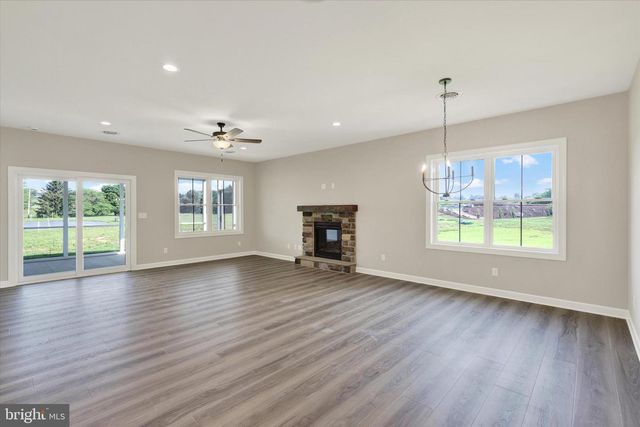 7688 THRUSH LN, Fayetteville, PA 17222