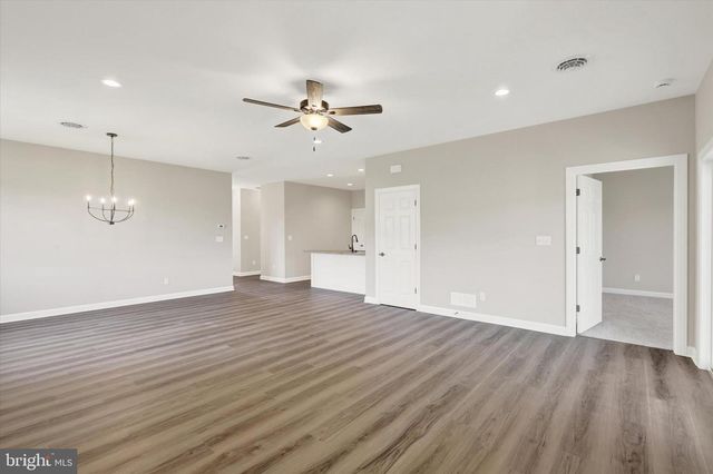 7688 THRUSH LN, Fayetteville, PA 17222