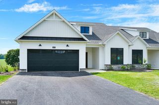 7688 THRUSH LN, Fayetteville, PA 17222