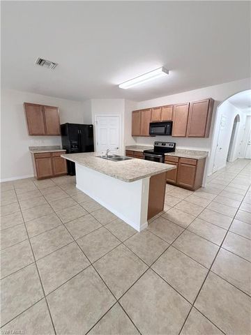 1633 SW 12th TER, Cape Coral, FL 33991
