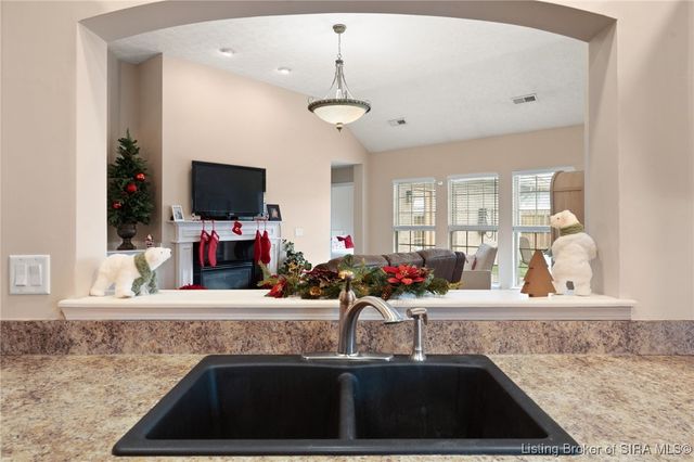 4229 Silver Glade Trail, Sellersburg, IN 47172