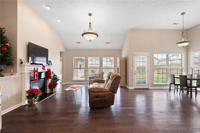 4229 Silver Glade Trail, Sellersburg, IN 47172