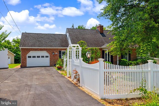 2105 SHAWN DR, Middletown, VA 22645