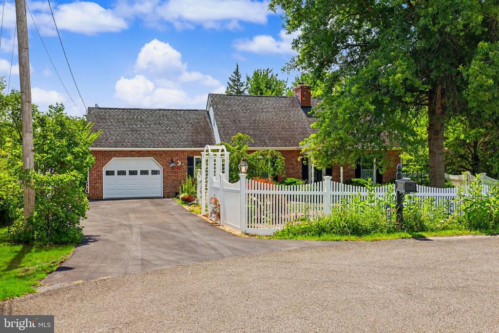 2105 SHAWN DR, Middletown, VA 22645