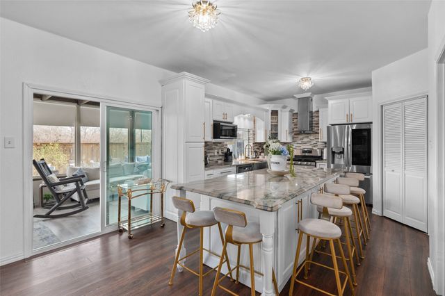 718 Castlewood Drive, Garland, TX 75040