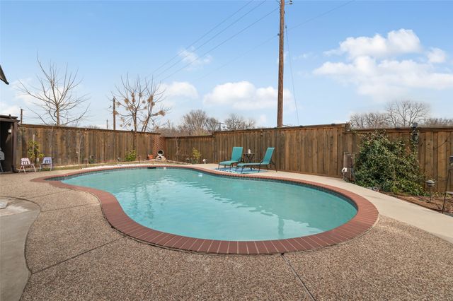 718 Castlewood Drive, Garland, TX 75040