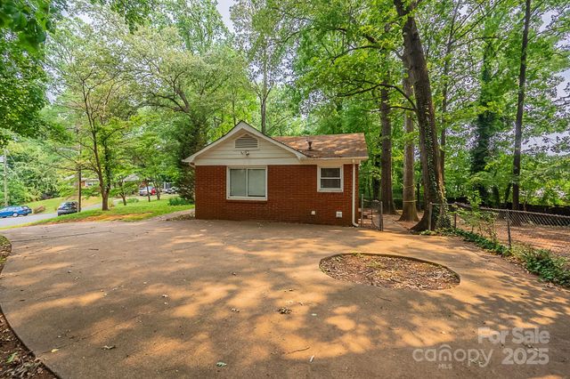 1401 Hillwood Court, Charlotte, NC 28210