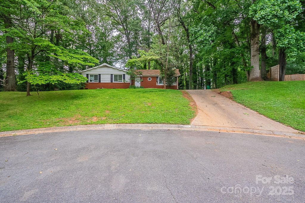 1401 Hillwood Court, Charlotte, NC 28210