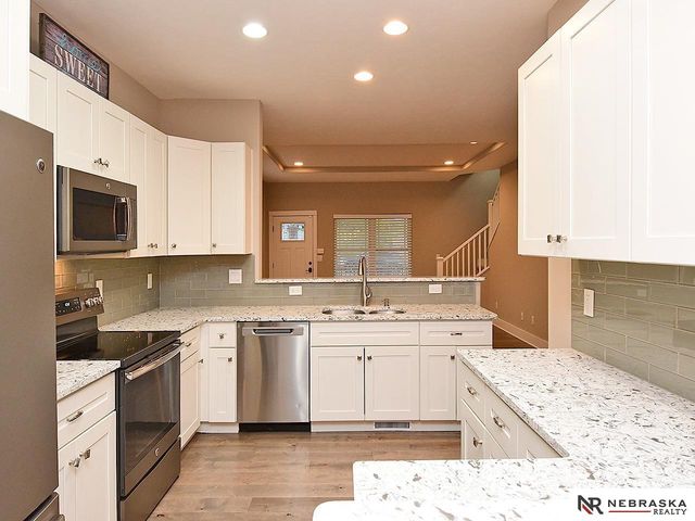 3320 Davenport Street, Omaha, NE 68131