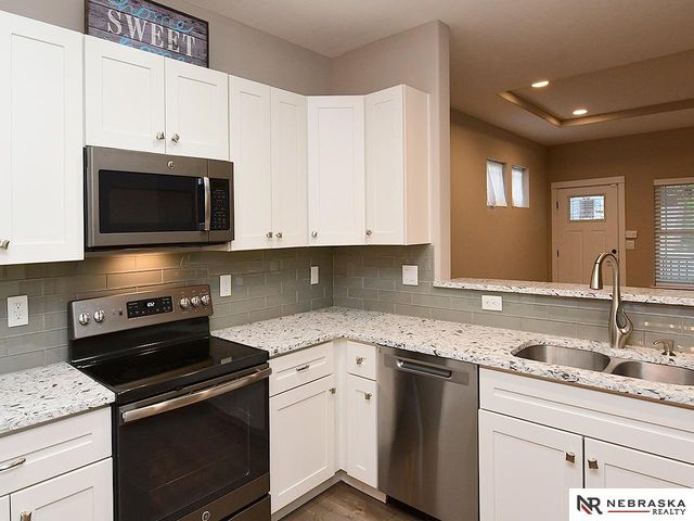 3320 Davenport Street, Omaha, NE 68131
