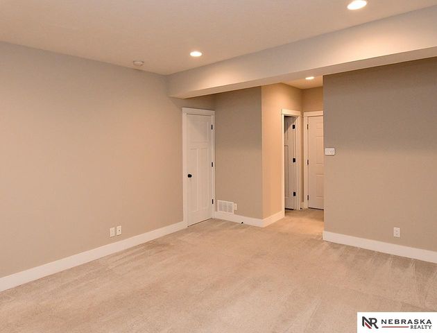 3320 Davenport Street, Omaha, NE 68131