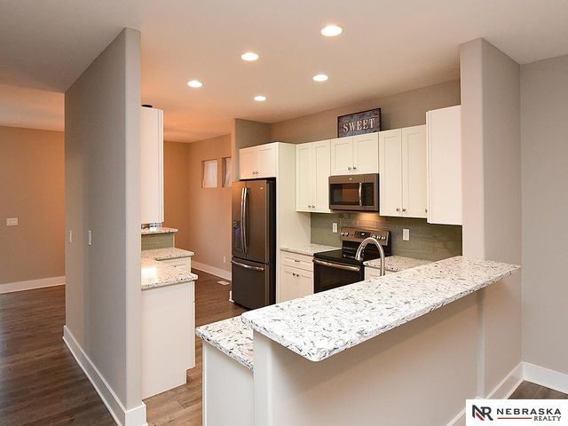 3320 Davenport Street, Omaha, NE 68131