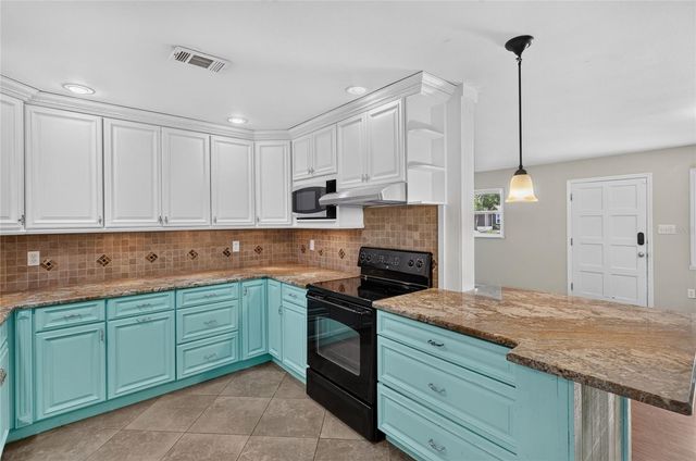 120 E HOFFMAN ST, Lake Alfred, FL 33850