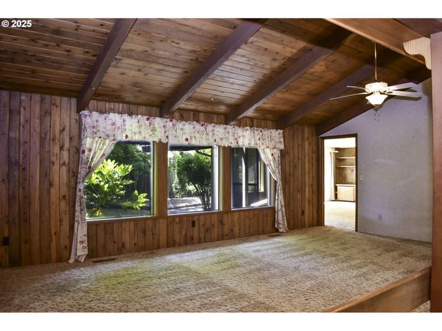 1029 ASPEN St, Medford, OR 97501
